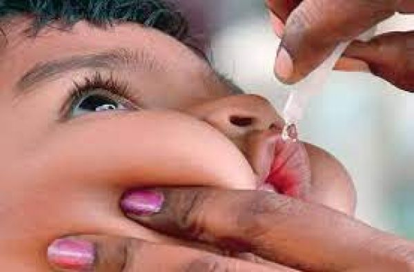 पाकिस्तान: आतंकवादियों ने पोलियो टीकाकरण टीम की सुरक्षा में लगे छह पुलिसकर्मियों की हत्या की