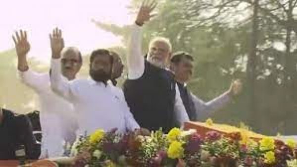 प्रधानमंत्री मोदी ने नासिक में किया रोडशो, रामकुंड, कालाराम मंदिर में की पूजा अर्चना