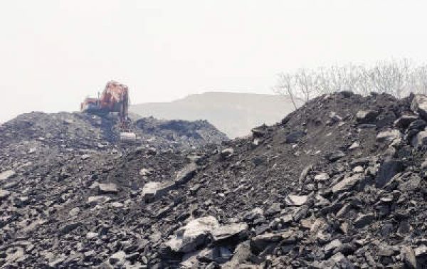 चीन में कोयला खदान दुर्घटना में 61 फंसे, 14 लापता