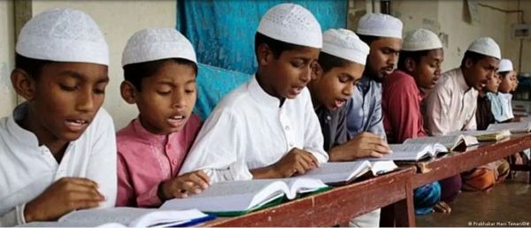 उत्तर प्रदेश में जाएगी 21,000 मुसलमान शिक्षकों की नौकरी