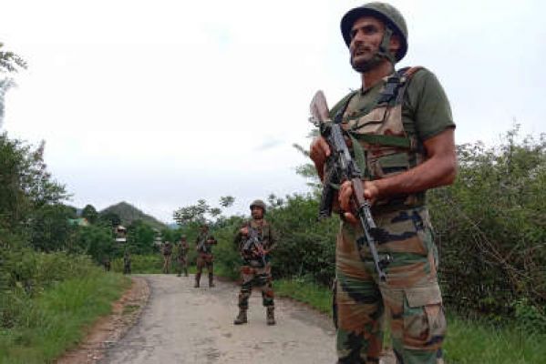 मणिपुर में ताजा हिंसा में 2 पुलिस कमांडो की मौत, कई घायल 