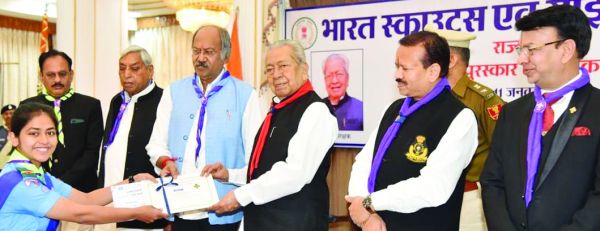 मैक विद्यार्थी उन्नति को राज्यपाल द्वारा रायपुर जिला बेस्ट रेंजर सम्मान