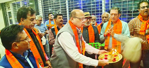 डूमरतराई राधाकृष्ण मंदिर में कैट द्वारा  महाआरती एवं हुनमान चालीसा पाठ 