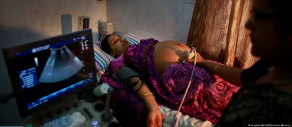 केरल में बच्चे जनना मांओं के लिए है अमेरिका से भी सुरक्षित