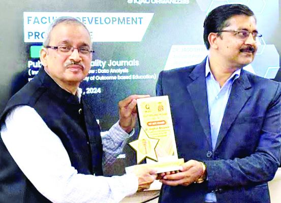 मैक में शोधपत्र लेखन, पठन और समीक्षा कार्यक्रम