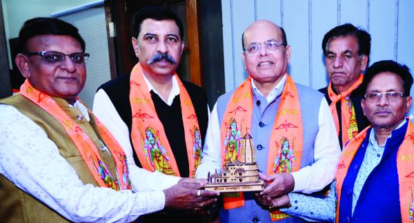 कैट ने प्रभु श्री राम मंदिर स्थापना की स्मृति  में व्यापारिक संगठनों को मॉडल दिया उपहार 
