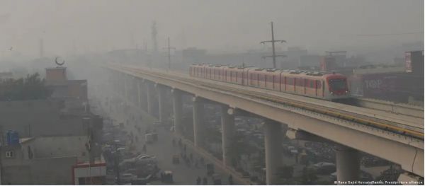 जहरीली हवा से लाहौर और दिल्ली को मिलकर लड़ना होगाः विशेषज्ञ