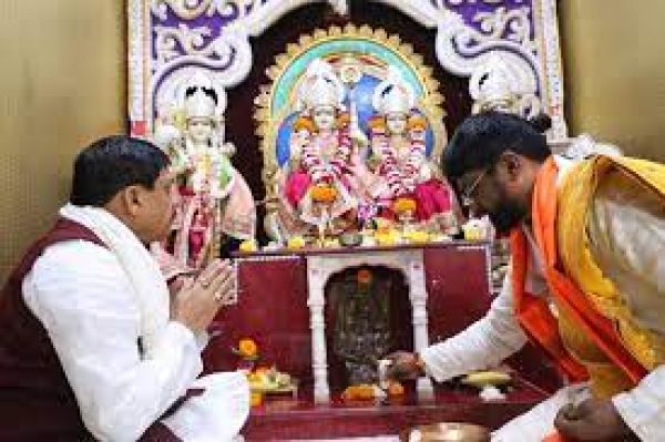 अयोध्या में राम मंदिर प्राण प्रतिष्ठा समारोह के मौके पर मप्र के मुख्यमंत्री मोहन यादव ने की ओरछा के मंदिर में पूजा