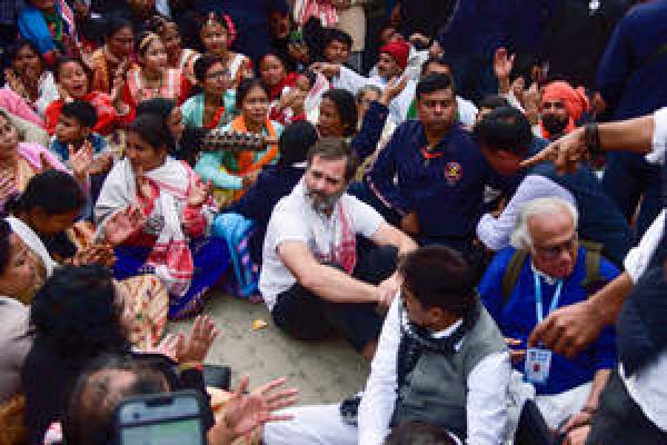राहुल गांधी ने पूछा, अब पीएम मोदी तय करेंगे कि मंदिर में कौन जाएगा?
