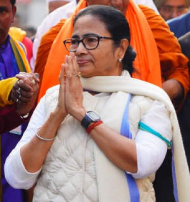 ममता ने नेताजी के जन्मदिन पर राष्ट्रीय अवकाश घोषित नहीं करने के लिए की केंद्र की आलोचना