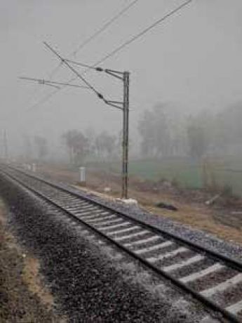 घने कोहरे के चलते नॉर्दन रेलवे की 24 ट्रेनें 45 मिनट से लेकर 7 घंटे तक लेट