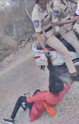 हैदराबाद में महिला पुलिसकर्मी ने बाल पकड़कर छात्रा को घसीटा, वायरल वीडियो देख लोग गुस्‍से में