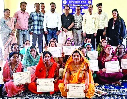 लोटस रेशम धागा और कपड़े से छत्तीसगढ़ का पहले एक्वाफाइबर पेश-कलिंगा विश्वविद्यालय
