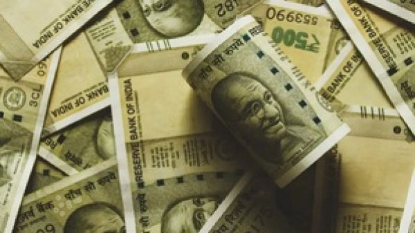 सस्ता व सुस्‍त पैसा बैंकिंग प्रणाली से जा रहा बाहर और रिटर्न का कर रहा पीछा