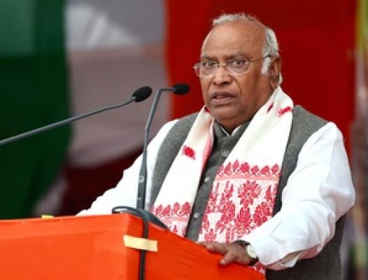 खड़गे की शाह से अपील : मणिपुर में लोकतंत्र, कानून का शासन सुनिश्चित करने के लिए तत्काल कार्रवाई करें