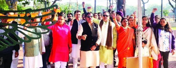 बूढ़ातालाब गार्डन में हर की पौड़ी के द्वारा  हर्षोल्लास संग गणतंत्र दिवस झंडा-वंदन