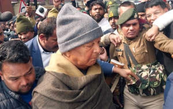 लालू प्रसाद यादव 10 घंटे की पूछताछ के बाद ईडी दफ्तर से घर लौटे