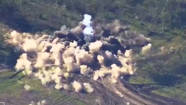 अमेरिका ने सीरिया और इराक़ में ईरान से जुड़े ठिकानों पर किए हवाई हमले