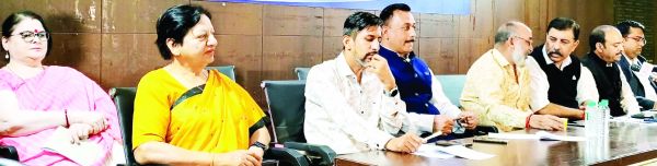 गरीब, किसान, महिला, युवा, पर्यावरण, उद्योग, व्यापार, इंफ्रास्ट्रक्चर, मध्यम वर्ग को प्राथमिकता