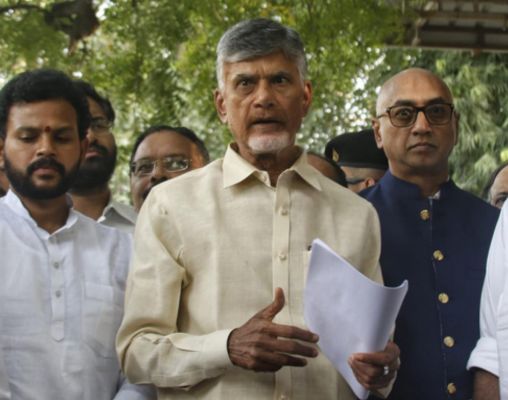 भ्रष्टाचार के मामलों में फंसे नायडू, जगन को मिला पलटवार का मौका