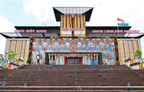 विपक्ष ने असम में विधानसभा सत्र को किया बाधित, राज्यपाल ने अपना भाषण किया छोटा
