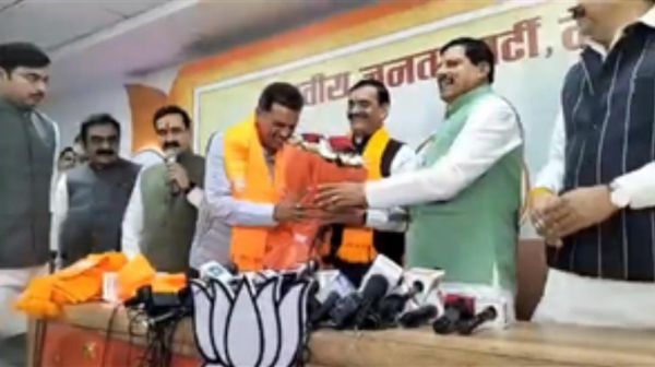कांग्रेस को मध्य प्रदेश में झटका, जबलपुर महापौर सहित कई नेता भाजपा में शामिल