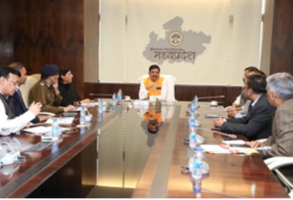 रतलाम में किसानों को गाली देने वाले एसडीएम को हटाया गया
