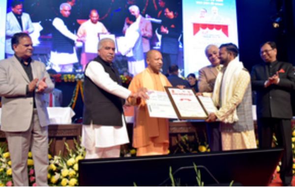 हमने यूपी को बीमारू मानसिकता से उबारा : सीएम योगी