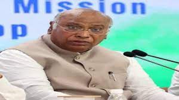 मनमोहन की तारीफ पर खरगे ने जताया मोदी का आभार, अच्छे कामों की सराहना का दिया सुझाव