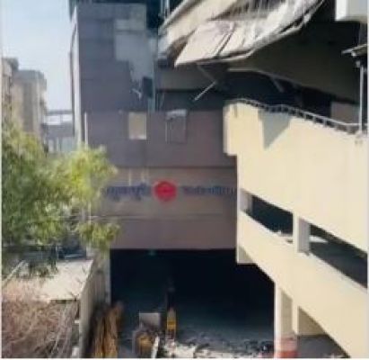 दिल्ली में गोकुलपुरी मेट्रो स्टेशन के एक हिस्से की दीवार गिरी, चार घायल
