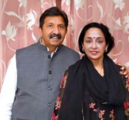 हिमाचल प्रदेश के डिप्टी सीएम मुकेश अग्निहोत्री की पत्नी का दिल का दौरा पड़ने से निधन