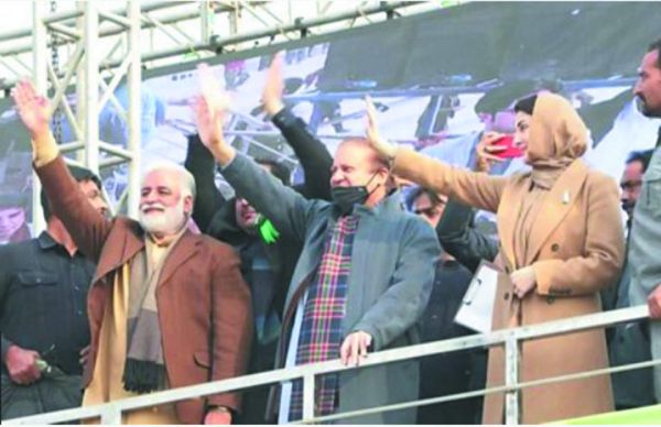 पाकिस्तान चुनाव: सत्ता से बेदखल होकर  बार-बार कैसे लौट आते हैं नवाज शरीफ