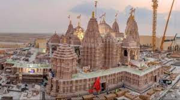 अबू धाबी में भारतीय बच्चे मंदिर के उद्घाटन में आने वाले अतिथियों के लिए तैयार कर रहे ‘लघु खजाना’