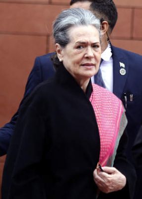 राजस्थान से राज्यसभा के लिए नामांकन दाखिल करने जयपुर पहुँचीं सोनिया गाँधी