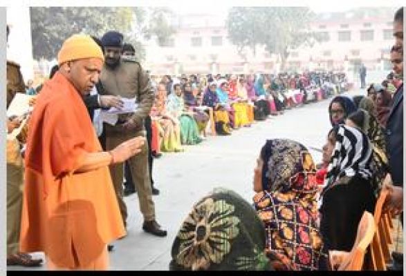 गरीबों को कोई नहीं उजाड़ पाएगा : मुख्यमंत्री योगी