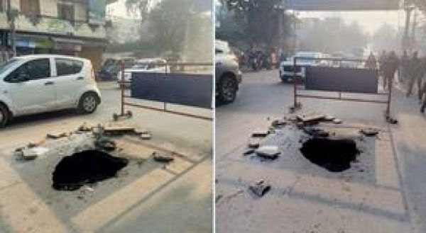 दिल्ली: नजफगढ़ इलाके में सड़क धँसी, यातायात बाधित