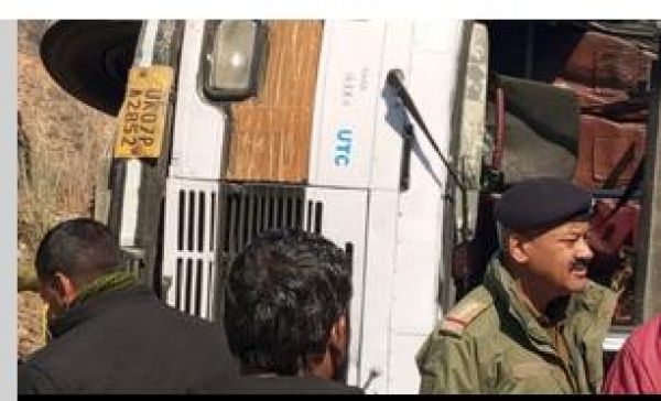रुद्रप्रयाग के पास रोडवेज की बस पलटी