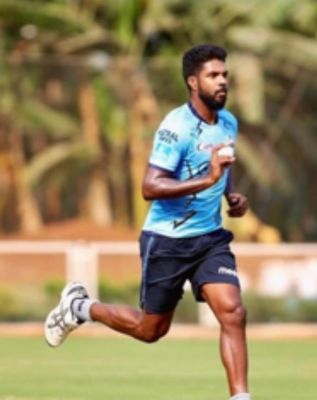 पूर्व भारतीय तेज गेंदबाज वरुण आरोन ने किया संन्यास का ऐलान