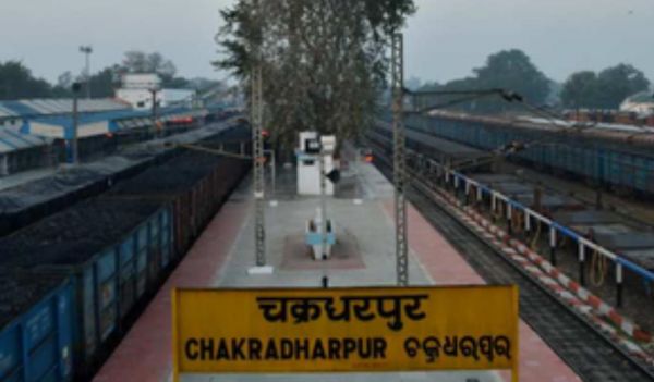 झारखंड में रेलवे ट्रैक पर मिले क्षत-विक्षत चार शव