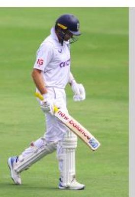 'रिवर्स रैंप' शॉट खेलकर तोहफे में विकेट दे बैठे जो रूट