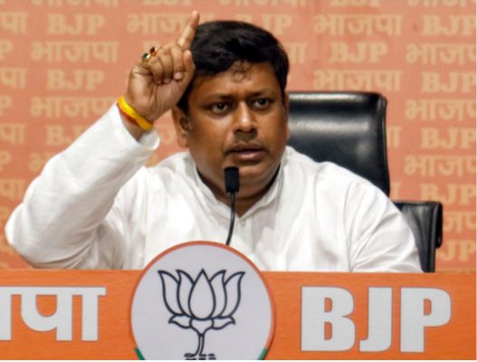 लोकसभा की विशेषाधिकार समिति ने पश्चिम बंगाल के मुख्य सचिव व डीजीपी को किया तलब