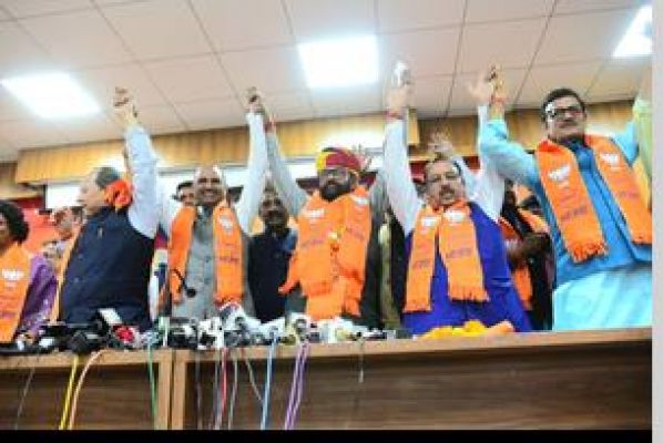 लोकसभा चुनाव से पहले राजस्थान कांग्रेस को तगड़ा झटका, महेंद्रजीत ने थामा बीजेपी का दामन