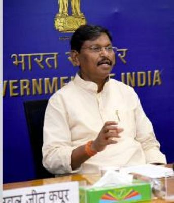 बातचीत से निकालेंगे समस्या का समाधान, सरकार किसानों के हित में काम करने को प्रतिबद्ध : केंद्रीय कृषि मंत्री