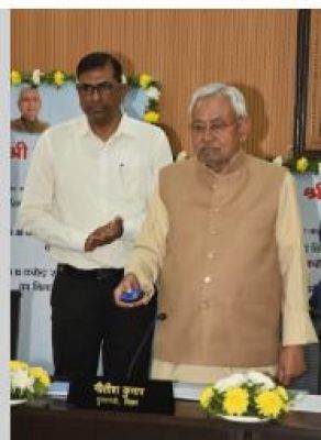 नीतीश कुमार ने 18 विभागों के 1,555 करोड़ रुपये की 132 योजनाओं का किया उद्घाटन