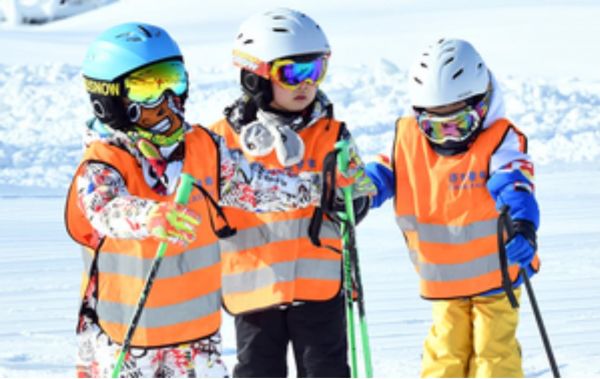 चीन की स्कीइंग में अपार संभावनाएं हैं : एफ़आईएस अध्यक्ष