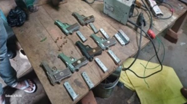 बिहार के अरवल में मिनी गन फैक्ट्री का भंडाफोड़, 14 गिरफ्तार