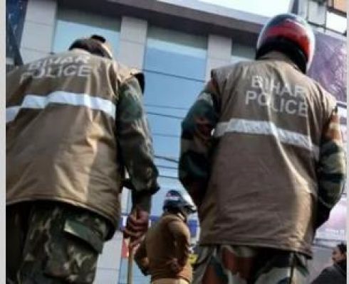 बिहार : पटना में छात्रा डिप्टी सीएम की गाड़ी के आगे कूदी
