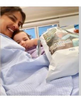 प्रियंका चोपड़ा की बेटी मालती ने लिया पॉपकॉर्न का आनंद