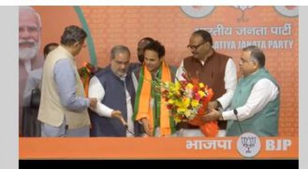 मायावती की पार्टी को बड़ा झटका, भाजपा में शामिल हुए बसपा सांसद रितेश पांडेय