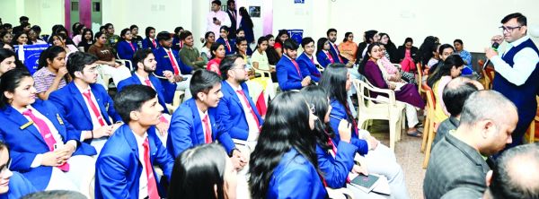 जेसीआई रायपुर मैक यूनाइटेड के तीसरे स्थापना दिवस पर इफेक्टिव पब्लिक स्पीकिंग ट्रेनिंग सत्र 
